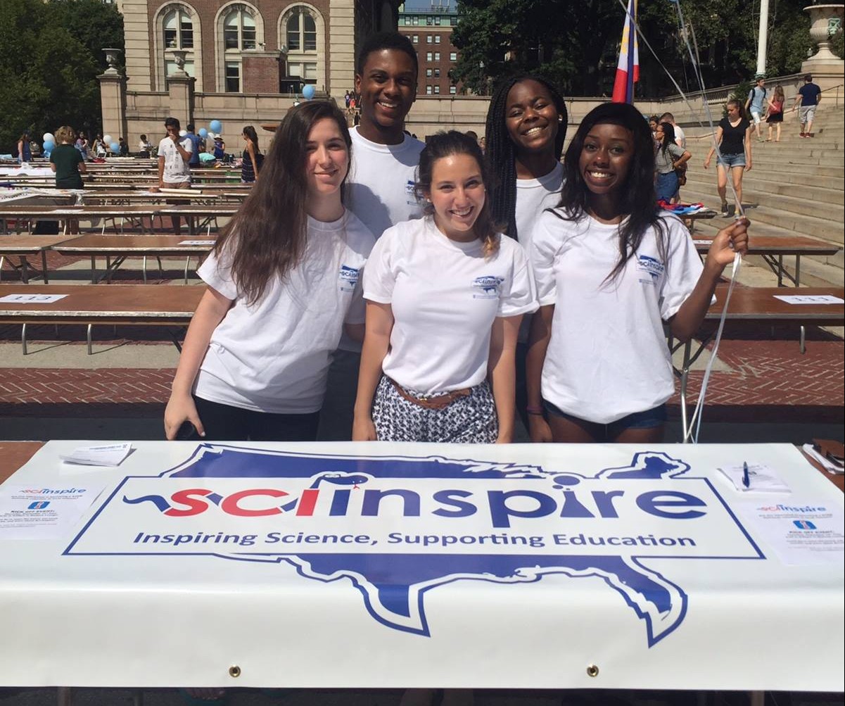 Image of Columbia students on Low Library Plaza